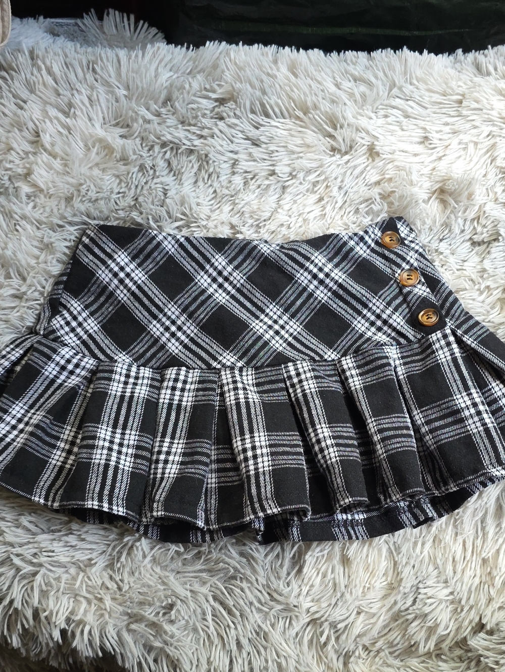 SHEIN Black and White Plaid Pleated Mini Skirt with Button Detail